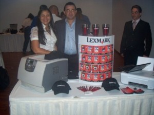 Maryaly Arrechedera y Agustin Muñoz de Lexmark