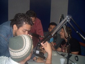 Vocal Song cantando en Vivo en el Estudio de Onda 95.5 FM