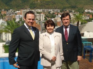 De izquierda a derecha: Gustavo Jarussi, Gerente General del Hotel Pestana Caracas, Zoila Carpio, Directora Regional de Ventas y Miguel Emauz, Director Ejecutivo de Grupo Pestana en Venezuela.