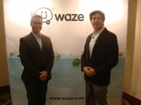 De izq a der. Albano García-Country Manager de Waze Vzla- Galo Chavez - Product and Community Manager de Waze