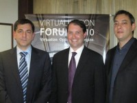 De izquierda a derecha de los ejecutivos de VMware: Javier Carrion, vicepresidente de Ventas para Latinoamérica; Mike DiPetrillo, Arquitecto Global para Computación en  Nubes, y Arlindo Maluli, director de Ingeniería para Latinoamérica.