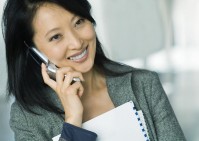 Mujer Hablando por Teléfono