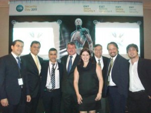 Equipo de ESET Venezuela junto a los invitados internacionales