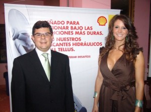 Francisco Blanco, Gerente General de Ventas Shell Venezuela  y Alessandra Trinchero, Gerente de Mercadeo Shell Lubricantes Venezuela.
