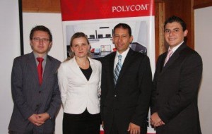 Leandro López, Ingeniero de Soporte en Demostraciones de Axede; Gabriela Silvestri, Directora Regional de Polycom, Darío Pava, Country Manager Colombia y Diego Castro, Ingeniero de Polycom 