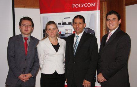 Leandro López, Ingeniero de Soporte en Demostraciones de Axede; Gabriela Silvestri, Directora Regional de Polycom, Darío Pava, Country Manager Colombia y Diego Castro, Ingeniero de Polycom