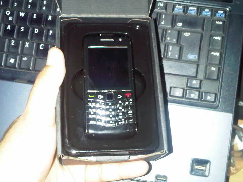 BlackBerry 9100 en su caja abierta