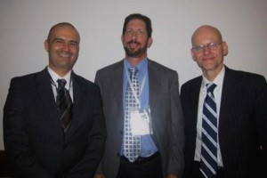 Santiago Canales Territory Manager para Colombia, Ecuador y Venezuela de VMware, Scott Davis, CTO End User Computing Business Unit de VMWare y Mauro Peres, Country Manager de IDC en Brasil. 