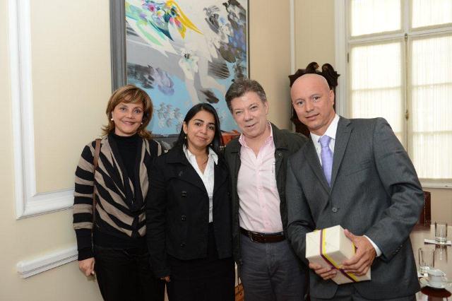Juan Manuel Santos recibió a profesores que representarán a Colombia en Praga