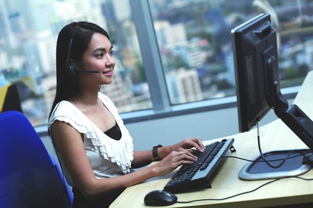 Mujer con computador