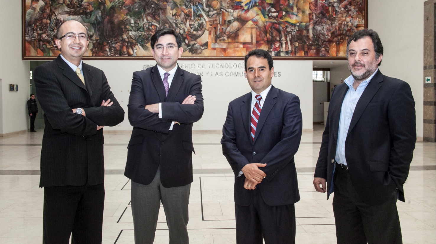 En la foto de izq. a derecha: Héctor Acuña miembro del equipo ganador – Proyecto Soluciones para una Agricultura Sostenible (SAS), Diego Molano – Ministro TIC, David Gonzalez - Gerente de Distrito de Intel Cono Norte, Rafael Vesga – Docente Universidad de los Andes