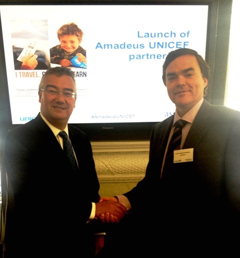 Tim Hunter, International Fundraising Director de UNICEF, y Tomás López Fernebrand, Senior Vice President, General Counsel and Corporate Secretary de Amadeus, durante el evento realizado en Londres.