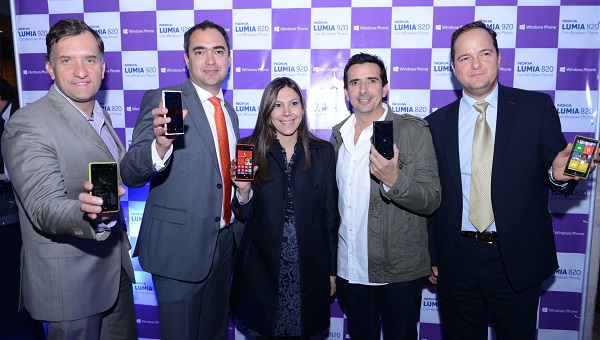 En la foto de izquierda a derecha: Manuel González Arce, Director de Comunicación de Nokia en Latinoamérica Norte; Jean Francois Heno, Gerente General Nokia Colombia; Silvia Cuello, Gerente de Mercadeo Nokia Colombia; Antonio Sanín, comediante y Daniel Verswyvel, Director de Consumo de Microsoft Colombia.