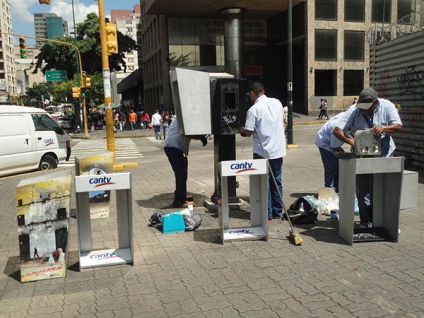 100 cabinas telefónicas, ubicadas en las Avenidas Libertador y Andrés Bello, Plaza Venezuela y La Salle, desde este sábado 21 de septiembre, presentan una nueva imagen