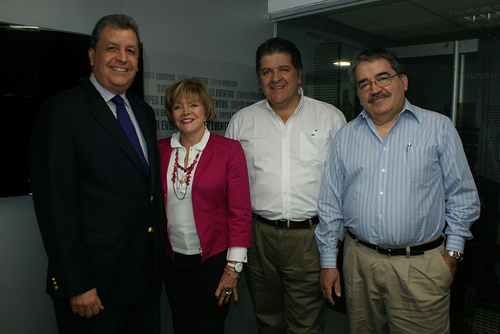 De izquierda a derecha, Julio Andrew, Supereventos; Miryam Pacheco, Asociación de Egresados de la UCAB; Edgar Rincón, Ciberespacio y Froilán Fernández, En Bytes