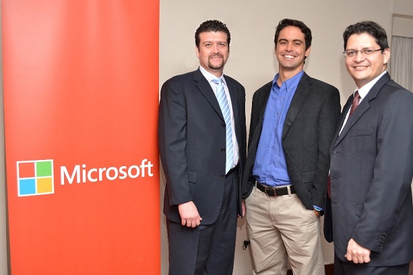 Pedro Marcano de Grupo Marka, Abelardo Zaá de Microsoft Venezuela y Harry Betancourt de Grupo Marka