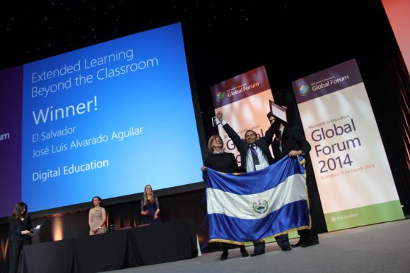 José Luis Alvarado Ganador Foro-Global-de-Educacion-2014