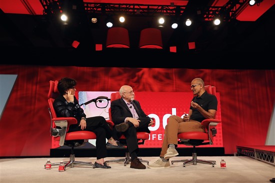 Kara Swisher, Walt Mossberg y Satya Nadella