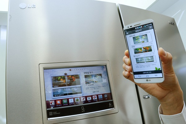 LG Smart Refrigerator y Smartphone